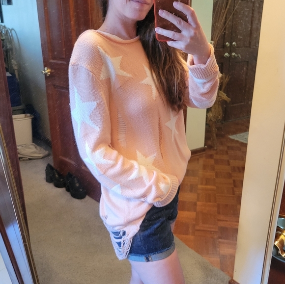 Forever 21 | Distressed Star Sweater - Picture 6 of 7